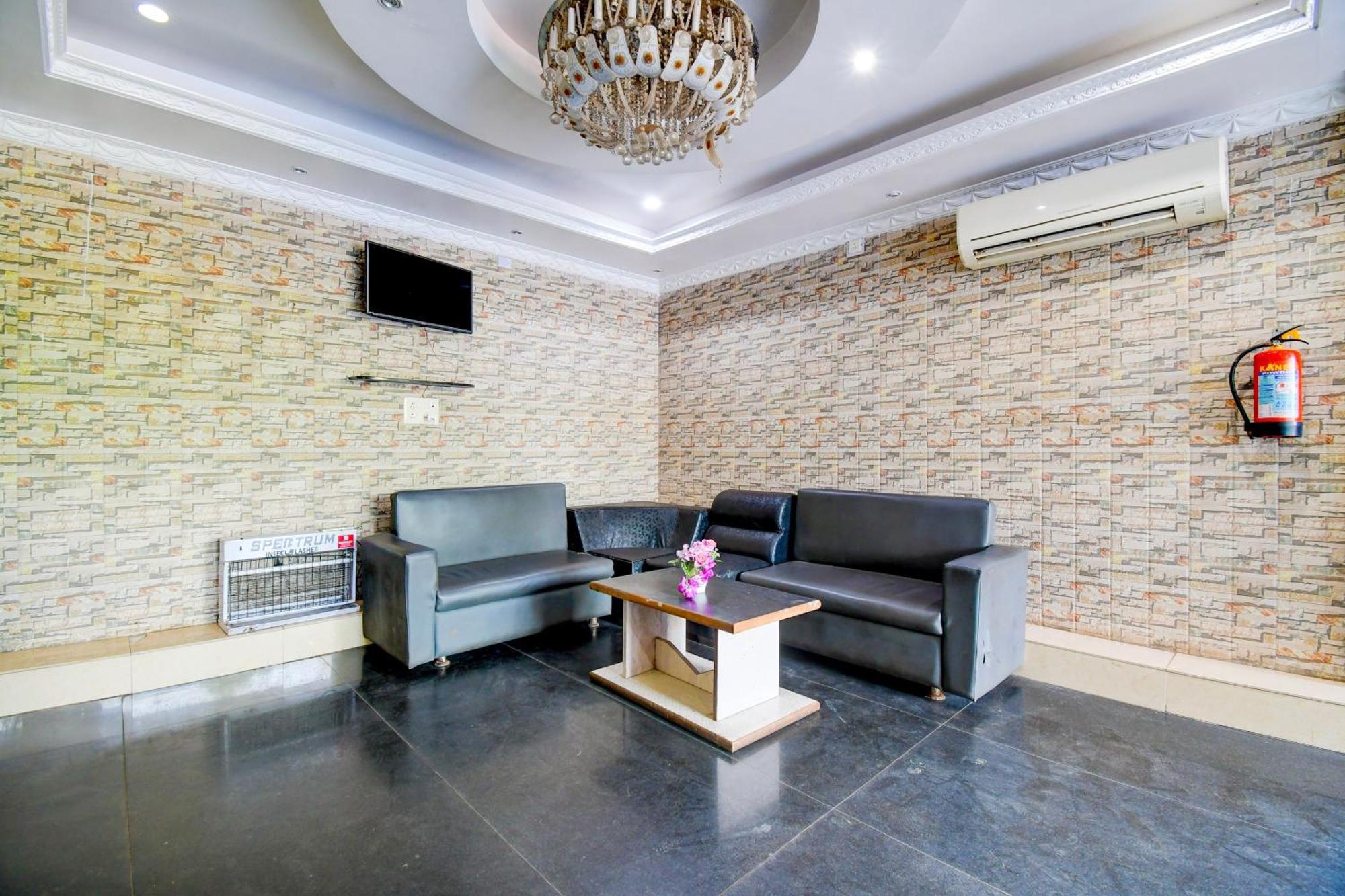 Hotel O Blue Royal Bhuvanesvar Kültér fotó